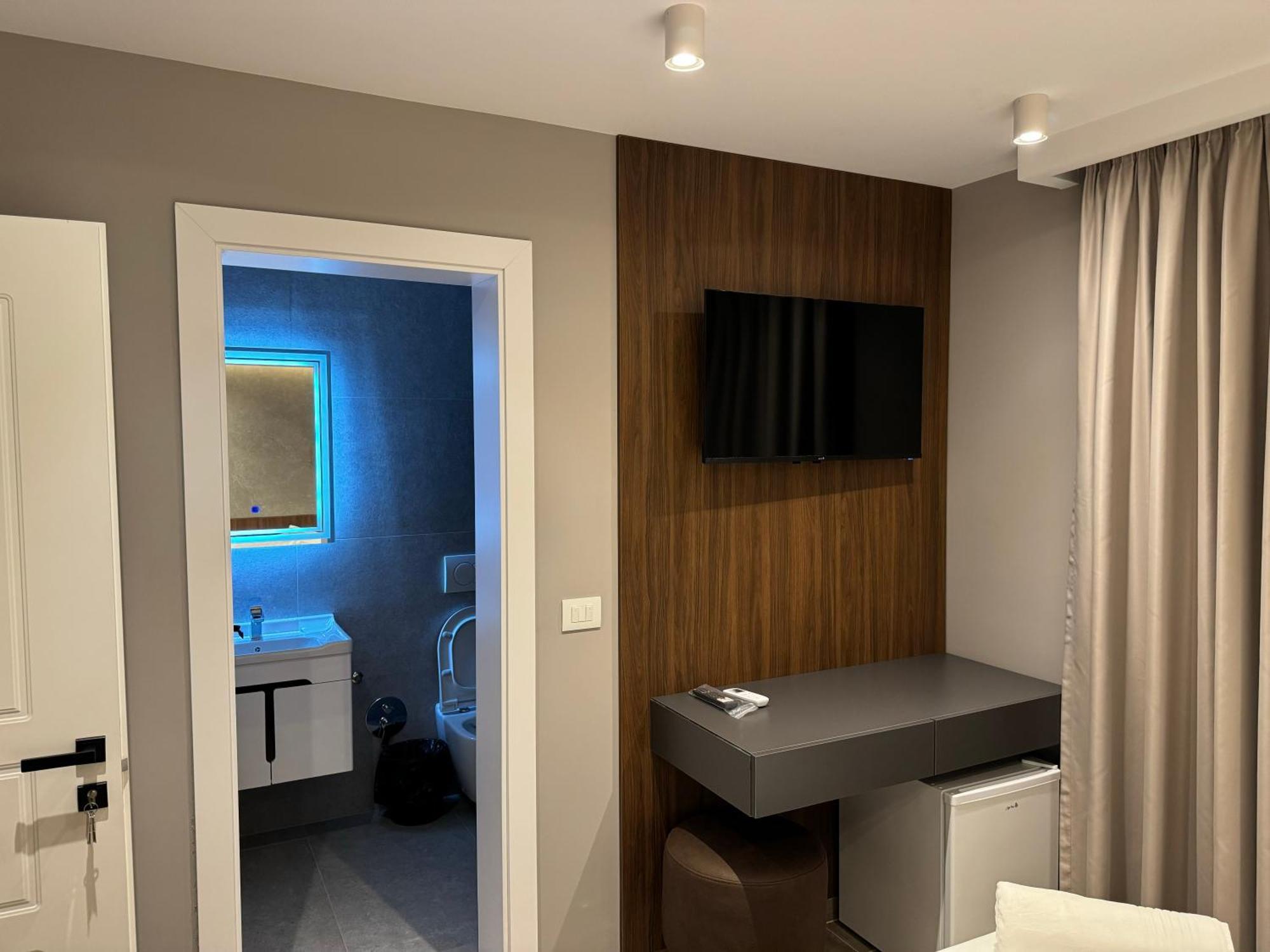 Side Airport Hotel Круя Экстерьер фото