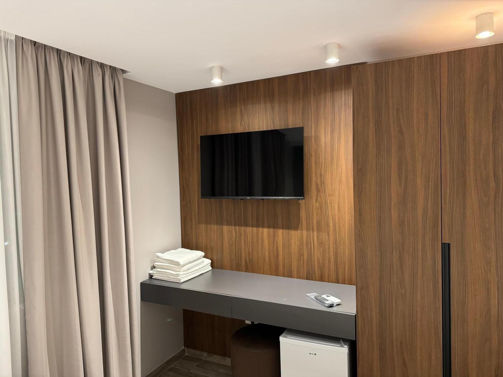 Side Airport Hotel Круя Экстерьер фото