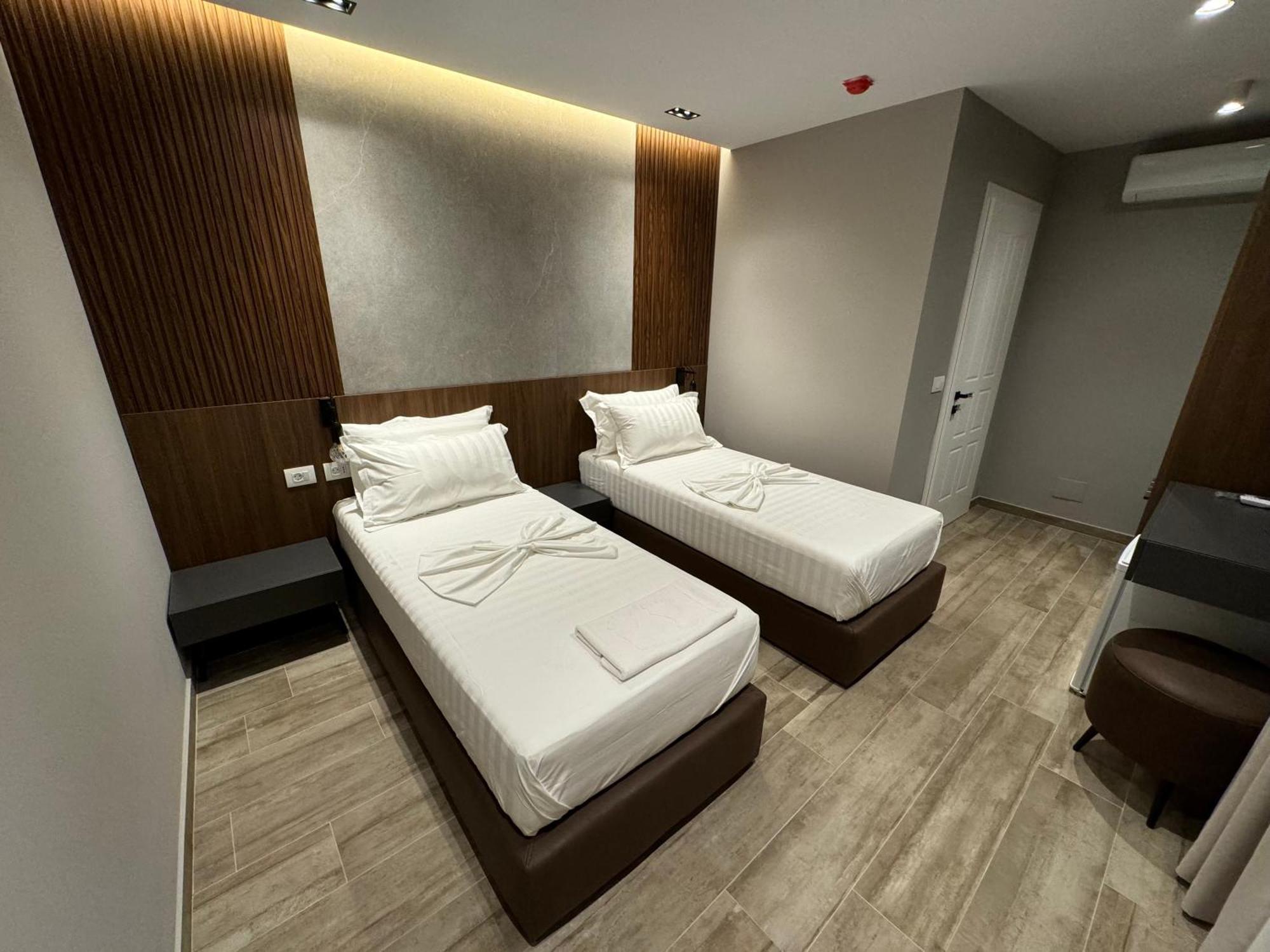 Side Airport Hotel Круя Экстерьер фото